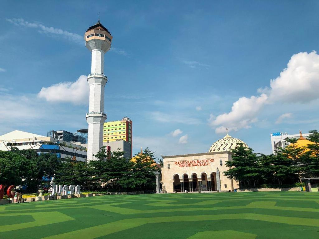 Hotel Cemerlang Bandung Exteriör bild
