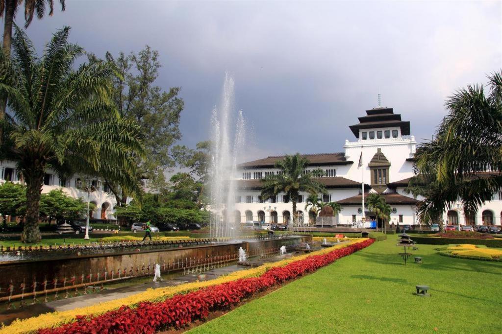 Hotel Cemerlang Bandung Exteriör bild