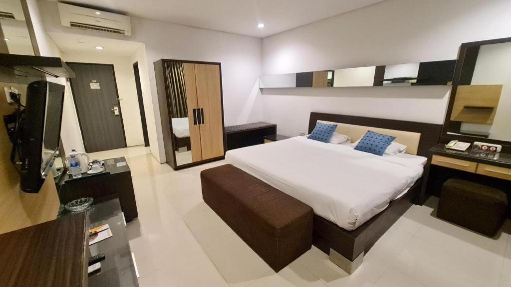 Hotel Cemerlang Bandung Exteriör bild